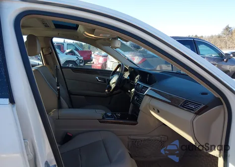 2011 Mercedes-Benz E 350 4Matic z USA, uszkodzony, nr VIN WDDHF8HB9BA264875